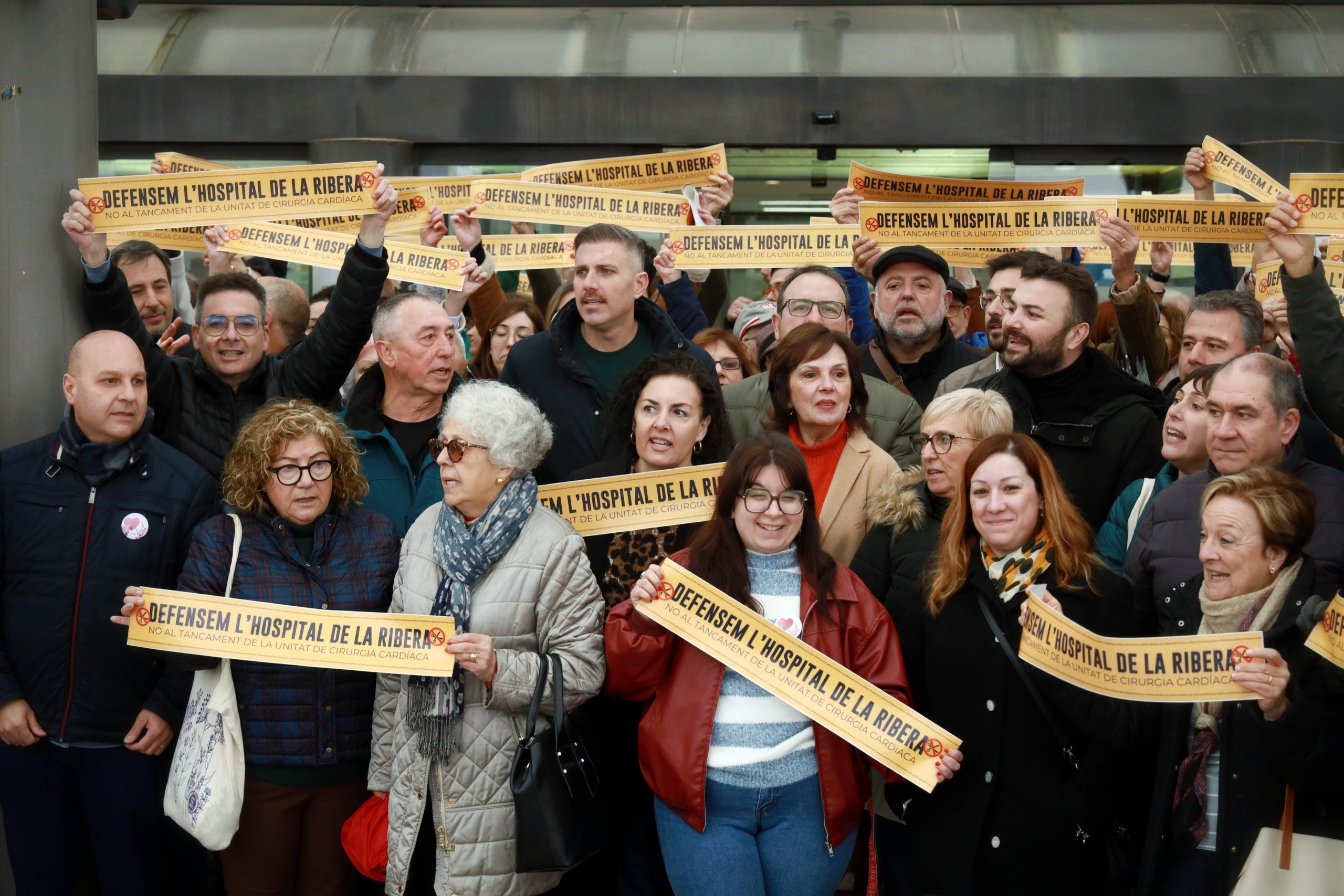 En este momento estás viendo El PSPV-PSOE se une a la manifestación contra el cierre del servicio de cirugía cardíaca en el Hospital de La Ribera: “Nos enfrentamos al PP de siempre, el de los recortes, las privatizaciones y el que no cuida a la gente”