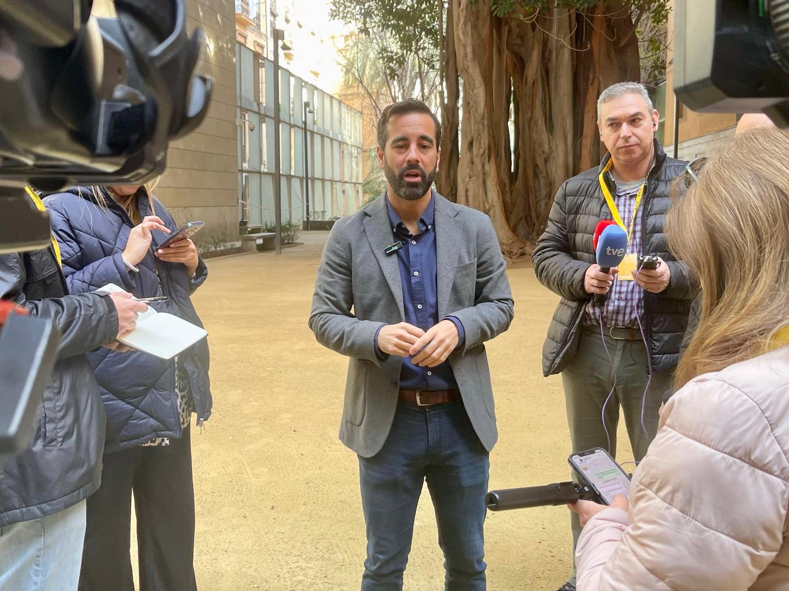 En este momento estás viendo El PSPV-PSOE afea a Mazón que «vaya a Madrid para continuar en el camino de los bulos” y le exige que «de motu propio se vaya a Génova y presente su dimisión»: «Es bochornoso que esté orgulloso de lo que hizo el 29 de octubre»